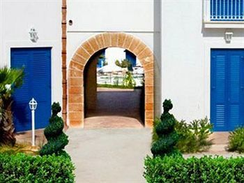 Aparthotel Cala La Luna 4*